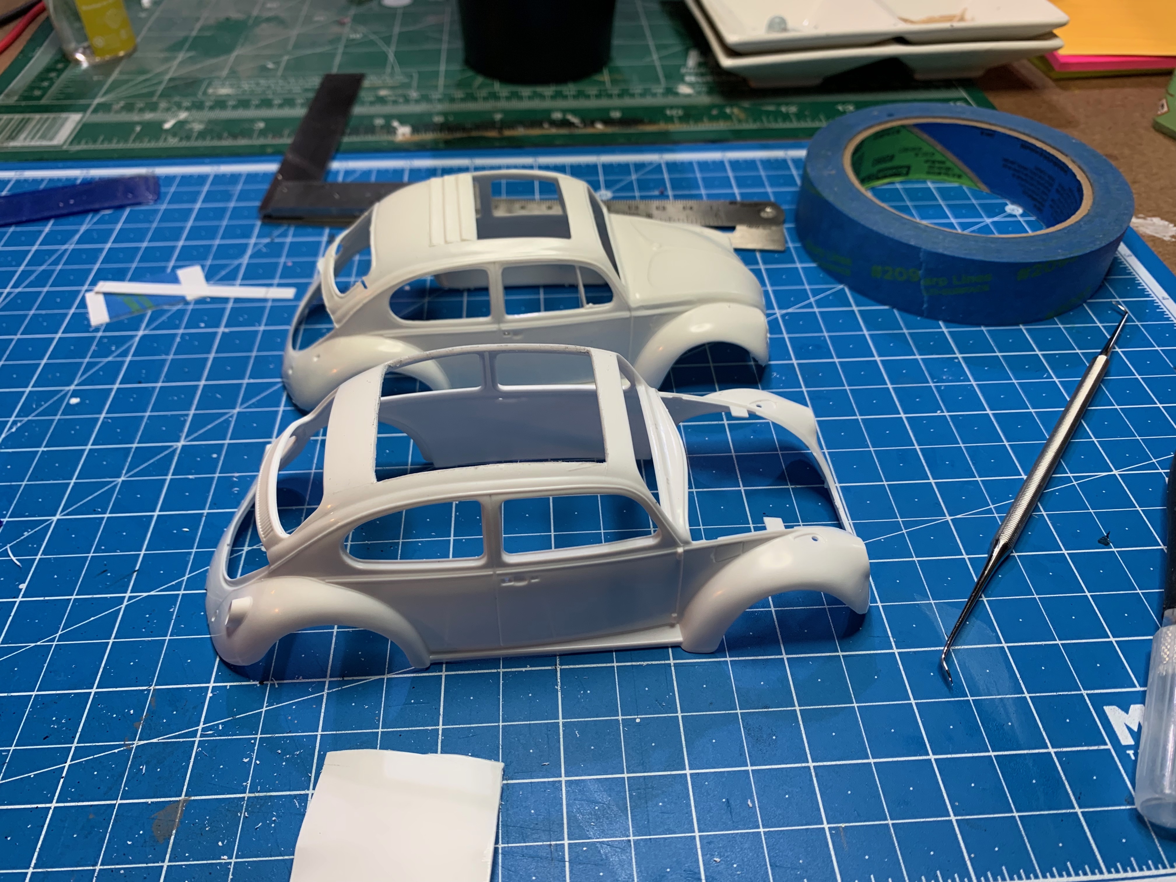 Comparing the original 1:25 Herbie kit with the 1:24 donor Beetle